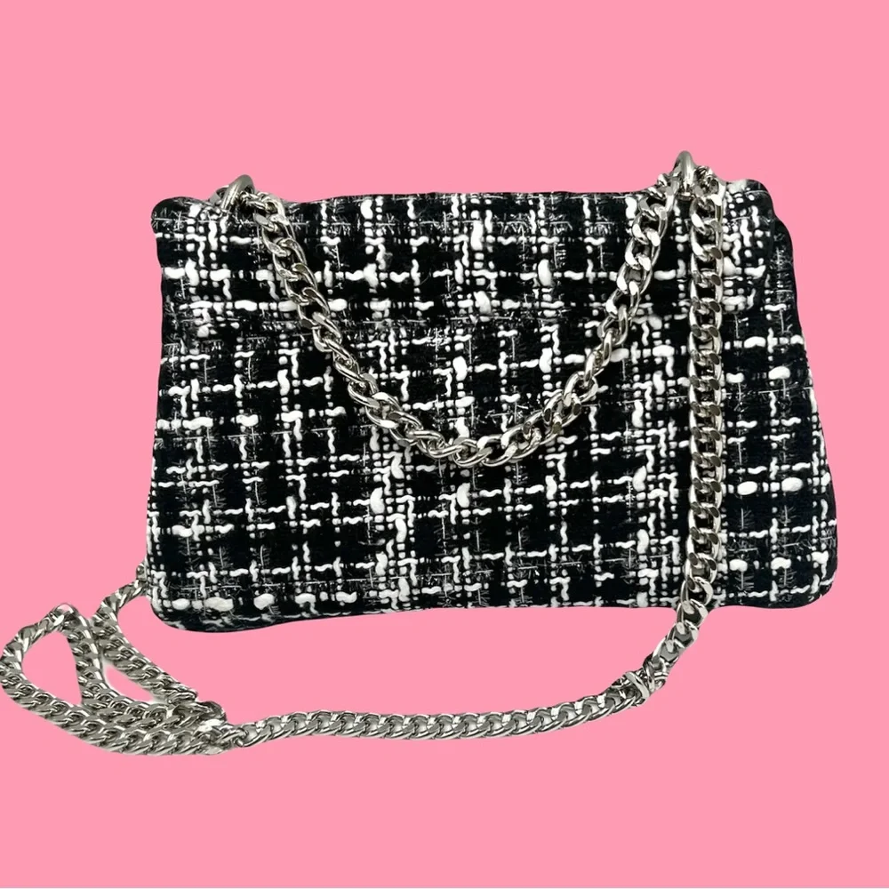 Badgley Mischka black & white tweed with silver tone hardware & heavy chain NWT - Picture 4 of 7